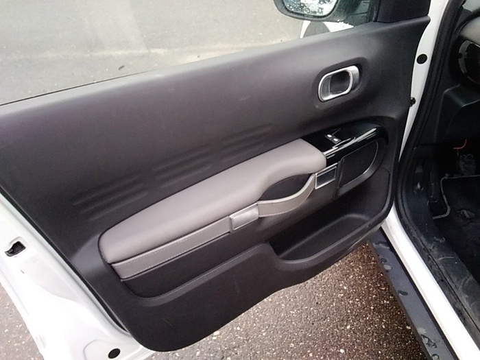 Citroen C4 Cactus BlueHDi 100 S&S Shine 75 kW (102 CV) Vehículo usado en Madrid Citroen C4 Cactus BlueHDi 100 S&S Shine 75 kW (102 CV) Vehículo usado en Madrid