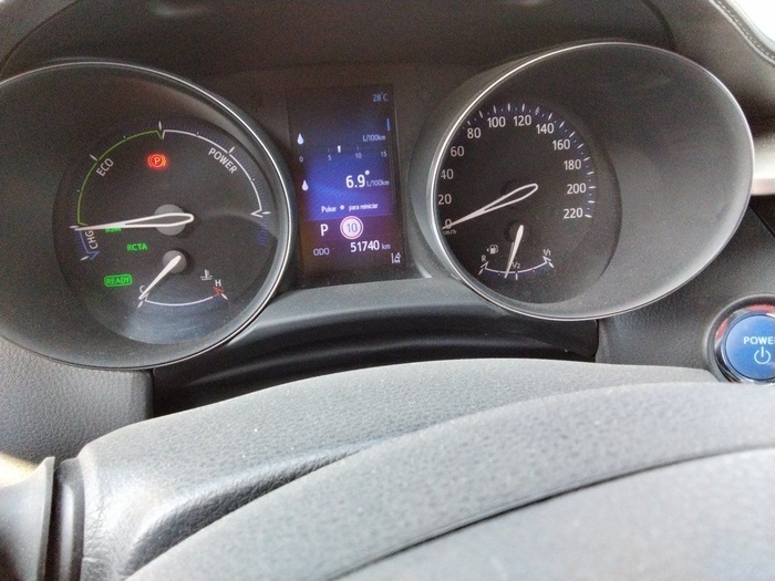 Toyota C-HR 1.8 125H Advance 90 kW (122 CV) Vehículo usado en Madrid Toyota C-HR 1.8 125H Advance 90 kW (122 CV) Vehículo usado en Madrid