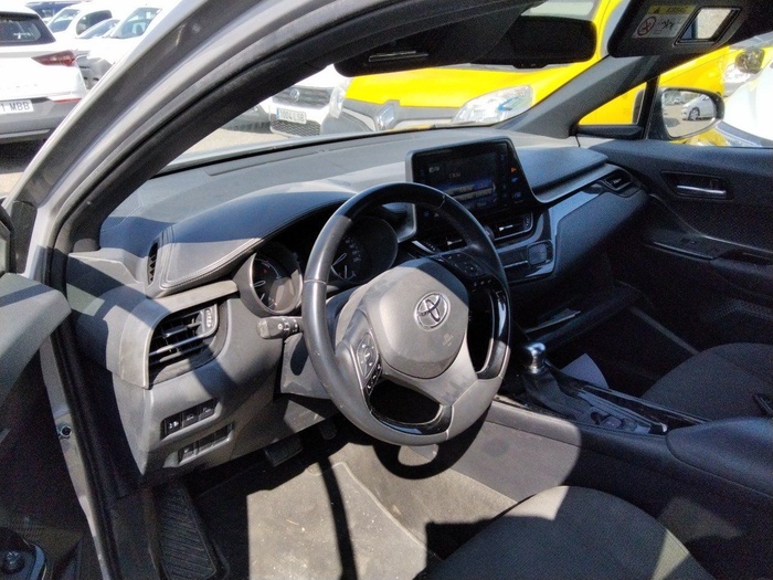 Toyota C-HR 1.8 125H Advance 90 kW (122 CV) Vehículo usado en Madrid Toyota C-HR 1.8 125H Advance 90 kW (122 CV) Vehículo usado en Madrid