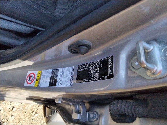 Toyota C-HR 1.8 125H Advance 90 kW (122 CV) Vehículo usado en Madrid Toyota C-HR 1.8 125H Advance 90 kW (122 CV) Vehículo usado en Madrid