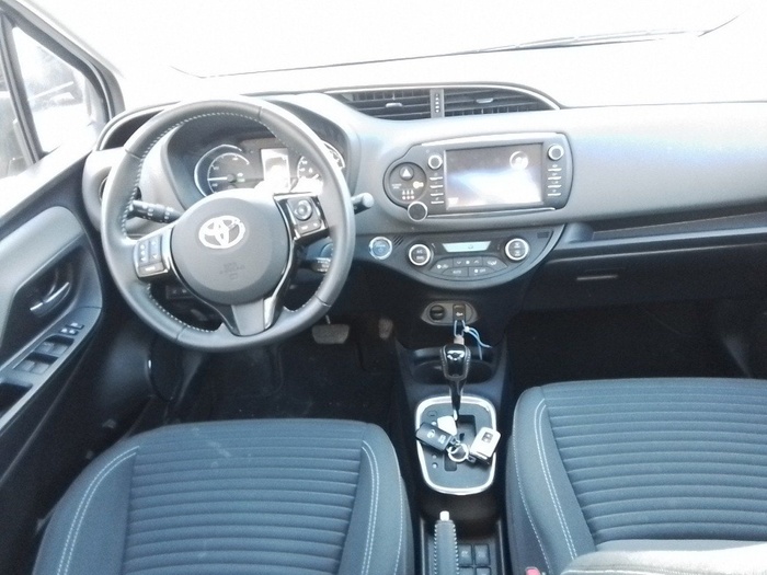 Toyota Yaris 1.5 Hybrid Active 74 kW (100 CV) Vehículo usado en Madrid Toyota Yaris 1.5 Hybrid Active 74 kW (100 CV) Vehículo usado en Madrid