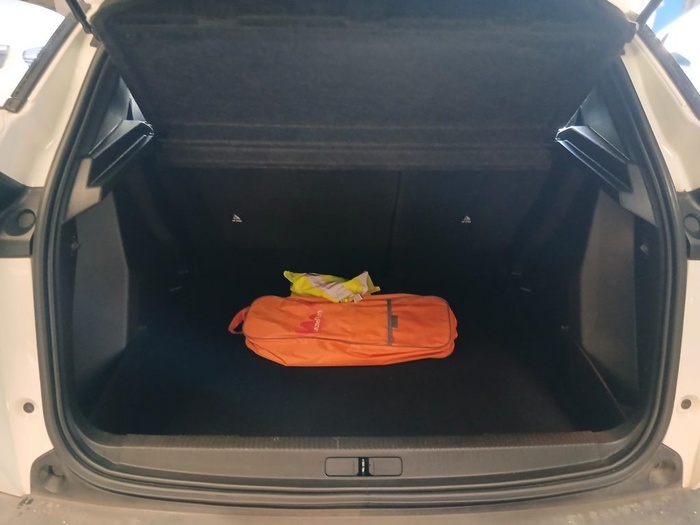 Peugeot 2008 BlueHDi 110 S&S Active 81 kW (110 CV) Vehículo usado en Madrid Peugeot 2008 BlueHDi 110 S&S Active 81 kW (110 CV) Vehículo usado en Madrid