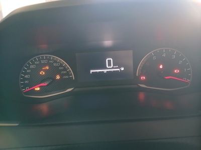 Peugeot 2008 BlueHDi 110 S&S Active 81 kW (110 CV) 9 Peugeot 2008 BlueHDi 110 S&S Active 81 kW (110 CV) 9