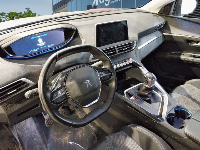 Peugeot 5008 BlueHDi 130 S&S Allure 96 kW (130 CV) Vehículo usado en Madrid Peugeot 5008 BlueHDi 130 S&S Allure 96 kW (130 CV) Vehículo usado en Madrid