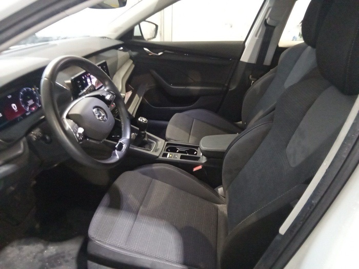 Skoda Octavia 2.0 TDI Ambition 85 kW (115 CV) Vehículo usado en Madrid Skoda Octavia 2.0 TDI Ambition 85 kW (115 CV) Vehículo usado en Madrid