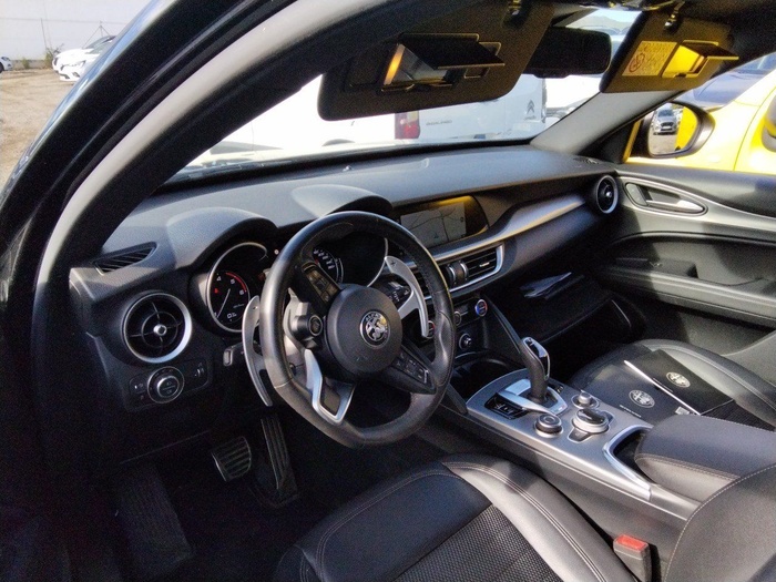 Alfa Romeo Stelvio 2.2 Diesel Sprint AWD 140 kW (190 CV) Vehículo usado en Madrid Alfa Romeo Stelvio 2.2 Diesel Sprint AWD 140 kW (190 CV) Vehículo usado en Madrid