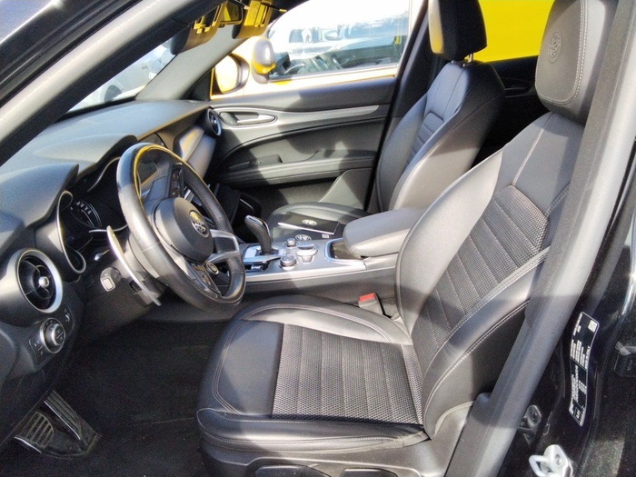 Alfa Romeo Stelvio 2.2 Diesel Sprint AWD 140 kW (190 CV) Vehículo usado en Madrid Alfa Romeo Stelvio 2.2 Diesel Sprint AWD 140 kW (190 CV) Vehículo usado en Madrid