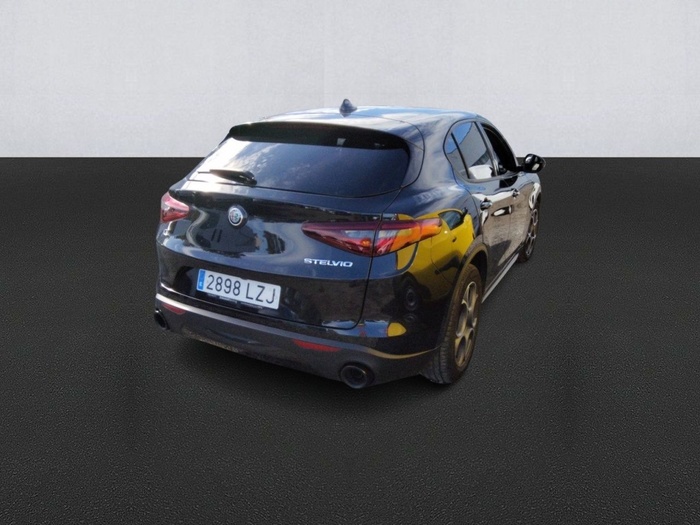 Alfa Romeo Stelvio 2.2 Diesel Sprint AWD 140 kW (190 CV) Vehículo usado en Madrid Alfa Romeo Stelvio 2.2 Diesel Sprint AWD 140 kW (190 CV) Vehículo usado en Madrid