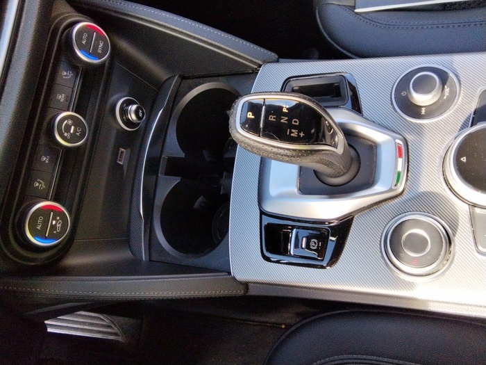 Alfa Romeo Stelvio 2.2 Diesel Sprint AWD 140 kW (190 CV) Vehículo usado en Madrid Alfa Romeo Stelvio 2.2 Diesel Sprint AWD 140 kW (190 CV) Vehículo usado en Madrid