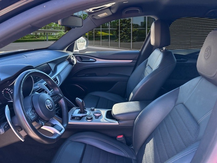 Alfa Romeo Stelvio 2.2 Diesel Sprint AWD 140 kW (190 CV) Vehículo usado en Madrid Alfa Romeo Stelvio 2.2 Diesel Sprint AWD 140 kW (190 CV) Vehículo usado en Madrid