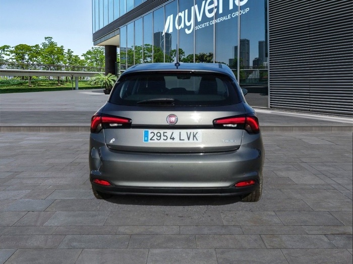 Fiat Tipo 1.6 Multijet Diesel Life 96 kW (130 CV) Vehículo usado en Madrid Fiat Tipo 1.6 Multijet Diesel Life 96 kW (130 CV) Vehículo usado en Madrid