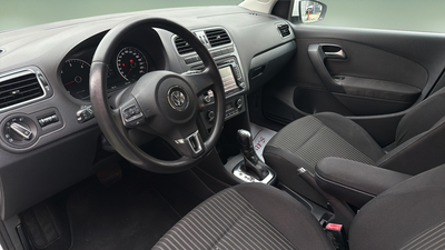Volkswagen Polo Sport by R-Line 1.6 TDI 66 kW (90 CV) DSG 13 Volkswagen Polo Sport by R-Line 1.6 TDI 66 kW (90 CV) DSG 13