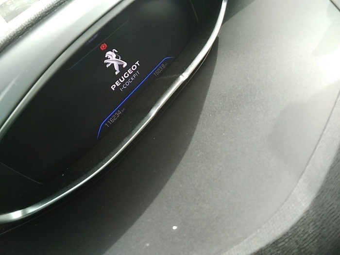 Peugeot 3008 Hybrid 225 Allure e-EAT8 165 kW (225 CV) Vehículo usado en Madrid Peugeot 3008 Hybrid 225 Allure e-EAT8 165 kW (225 CV) Vehículo usado en Madrid