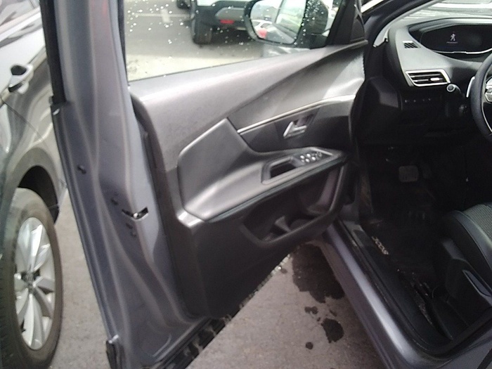 Peugeot 3008 Hybrid 225 Allure e-EAT8 165 kW (225 CV) Vehículo usado en Madrid Peugeot 3008 Hybrid 225 Allure e-EAT8 165 kW (225 CV) Vehículo usado en Madrid