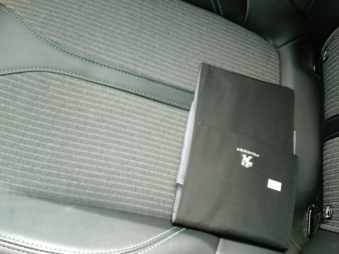 Peugeot 3008 Hybrid 225 Allure e-EAT8 165 kW (225 CV) Vehículo usado en Madrid Peugeot 3008 Hybrid 225 Allure e-EAT8 165 kW (225 CV) Vehículo usado en Madrid