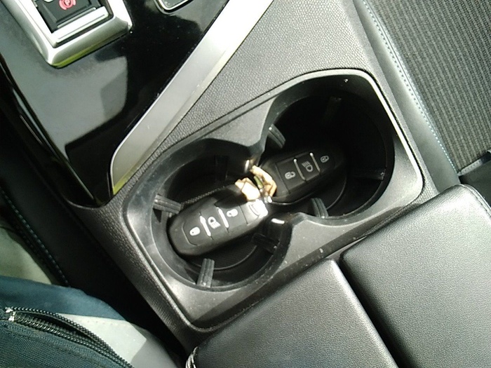 Peugeot 3008 Hybrid 225 Allure e-EAT8 165 kW (225 CV) Vehículo usado en Madrid Peugeot 3008 Hybrid 225 Allure e-EAT8 165 kW (225 CV) Vehículo usado en Madrid