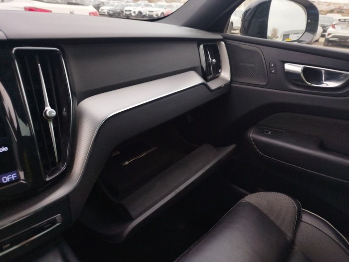 Volvo XC60 T6 Recharge R-Design AWD Auto 250 kW (340 CV) Vehículo usado en Madrid Volvo XC60 T6 Recharge R-Design AWD Auto 250 kW (340 CV) Vehículo usado en Madrid