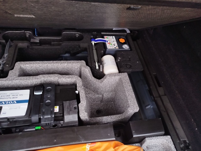 Volvo XC60 T6 Recharge R-Design AWD Auto 250 kW (340 CV) Vehículo usado en Madrid Volvo XC60 T6 Recharge R-Design AWD Auto 250 kW (340 CV) Vehículo usado en Madrid