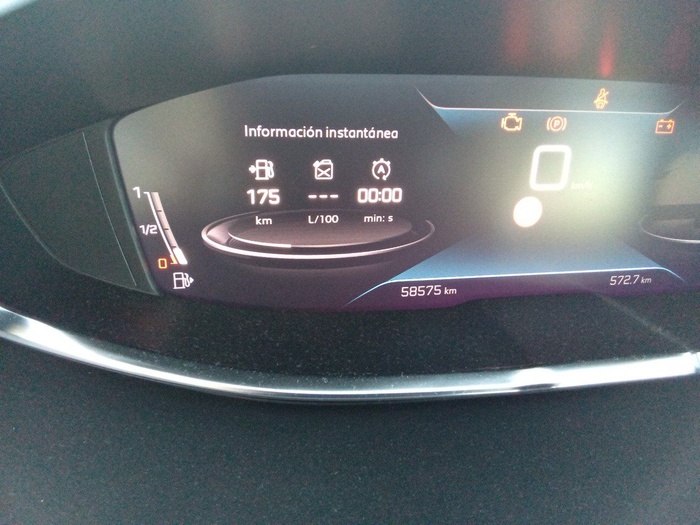 Peugeot 3008 BlueHDi 130 S&S Active Pack 96 kW (130 CV) Vehículo usado en Madrid Peugeot 3008 BlueHDi 130 S&S Active Pack 96 kW (130 CV) Vehículo usado en Madrid