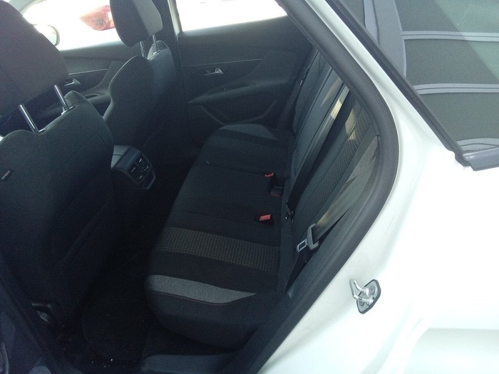 Peugeot 3008 BlueHDi 130 S&S Active Pack 96 kW (130 CV) Vehículo usado en Madrid Peugeot 3008 BlueHDi 130 S&S Active Pack 96 kW (130 CV) Vehículo usado en Madrid