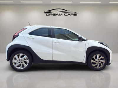 Toyota Aygo X Cross 1.0 VVT-I Play 53 kW (72 CV) 8 Toyota Aygo X Cross 1.0 VVT-I Play 53 kW (72 CV) 8