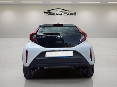 Toyota Aygo X Cross 1.0 VVT-I Play 53 kW (72 CV) 5 Toyota Aygo X Cross 1.0 VVT-I Play 53 kW (72 CV) 5