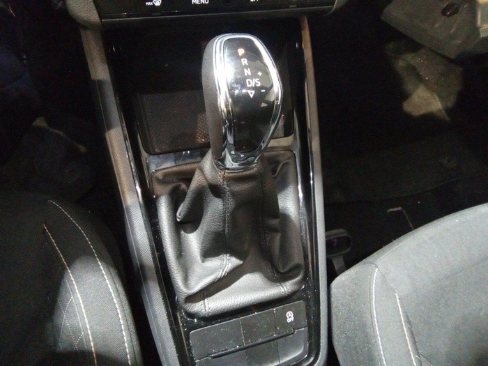 Skoda Kamiq 1.0 TSI Ambition DSG 81 kW (110 CV) Vehículo usado en Madrid Skoda Kamiq 1.0 TSI Ambition DSG 81 kW (110 CV) Vehículo usado en Madrid