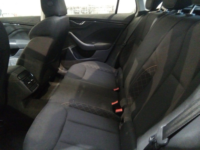 Skoda Kamiq 1.0 TSI Ambition DSG 81 kW (110 CV) Vehículo usado en Madrid Skoda Kamiq 1.0 TSI Ambition DSG 81 kW (110 CV) Vehículo usado en Madrid