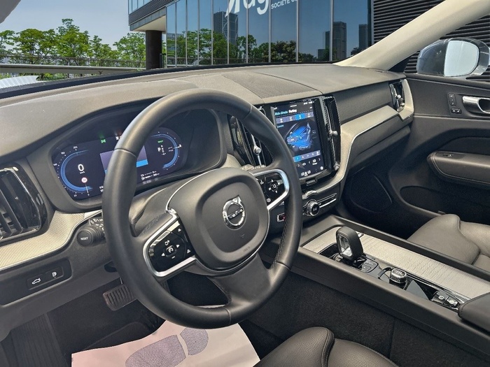 Volvo XC60 T6 Recharge Plus Bright AWD Auto 257 kW (350 CV) Vehículo usado en Madrid Volvo XC60 T6 Recharge Plus Bright AWD Auto 257 kW (350 CV) Vehículo usado en Madrid