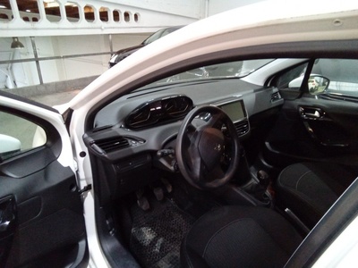 Peugeot 208 BlueHDi 100 Active 73 kW (100 CV) 7 Peugeot 208 BlueHDi 100 Active 73 kW (100 CV) 7