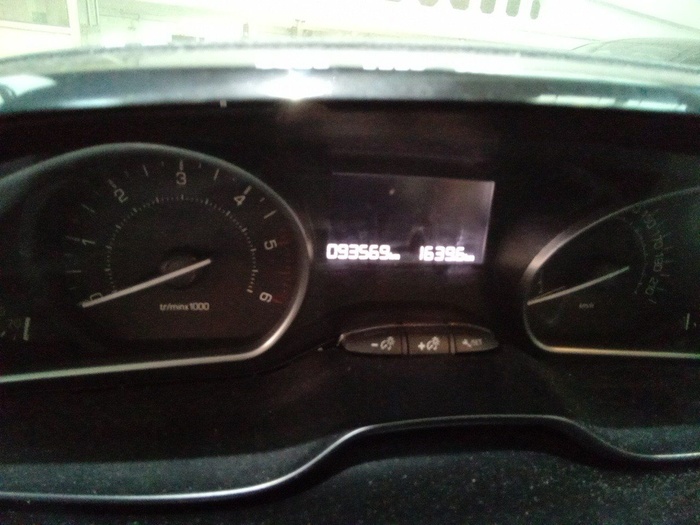 Peugeot 208 BlueHDi 100 Active 73 kW (100 CV) Vehículo usado en Madrid Peugeot 208 BlueHDi 100 Active 73 kW (100 CV) Vehículo usado en Madrid