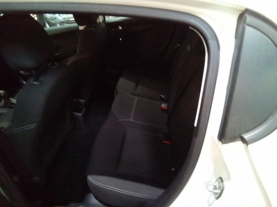 Peugeot 208 BlueHDi 100 Active 73 kW (100 CV) 9 Peugeot 208 BlueHDi 100 Active 73 kW (100 CV) 9