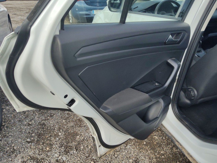 Volkswagen T-Roc Edition 1.6 TDI 85 kW (115 CV) Vehículo usado en Madrid Volkswagen T-Roc Edition 1.6 TDI 85 kW (115 CV) Vehículo usado en Madrid