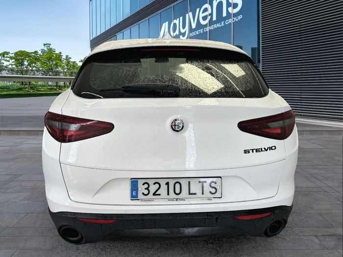 Alfa Romeo Stelvio 2.2 Diesel Sprint RWD 140 kW (190 CV) Vehículo usado en Madrid Alfa Romeo Stelvio 2.2 Diesel Sprint RWD 140 kW (190 CV) Vehículo usado en Madrid