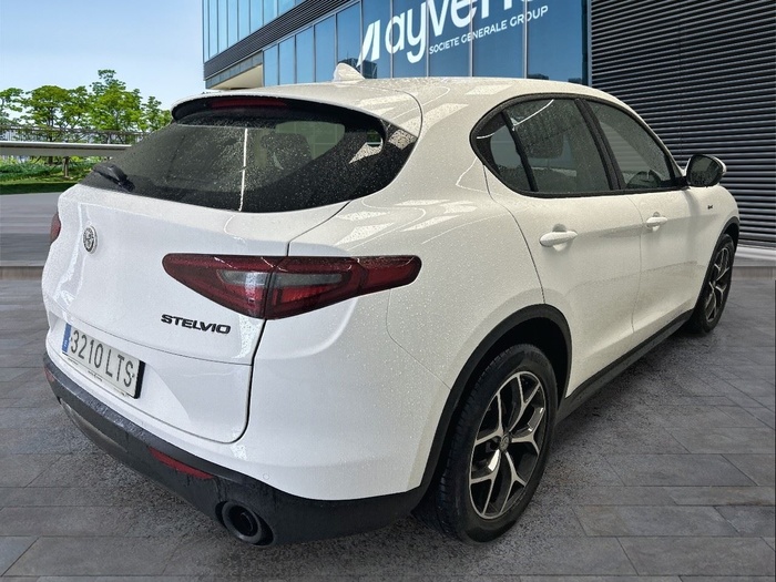 Alfa Romeo Stelvio 2.2 Diesel Sprint RWD 140 kW (190 CV) Vehículo usado en Madrid Alfa Romeo Stelvio 2.2 Diesel Sprint RWD 140 kW (190 CV) Vehículo usado en Madrid