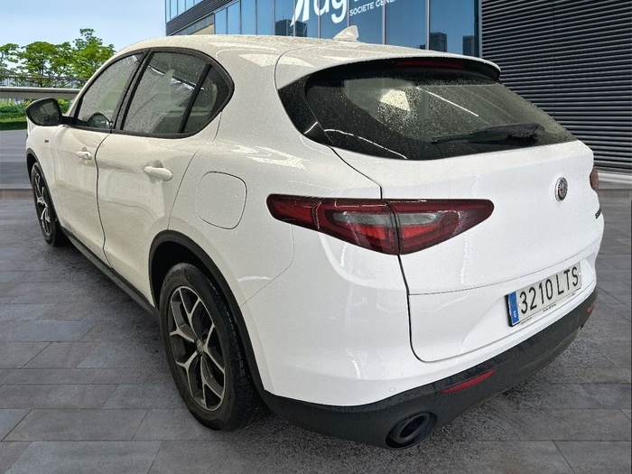 Alfa Romeo Stelvio 2.2 Diesel Sprint RWD 140 kW (190 CV) Vehículo usado en Madrid Alfa Romeo Stelvio 2.2 Diesel Sprint RWD 140 kW (190 CV) Vehículo usado en Madrid