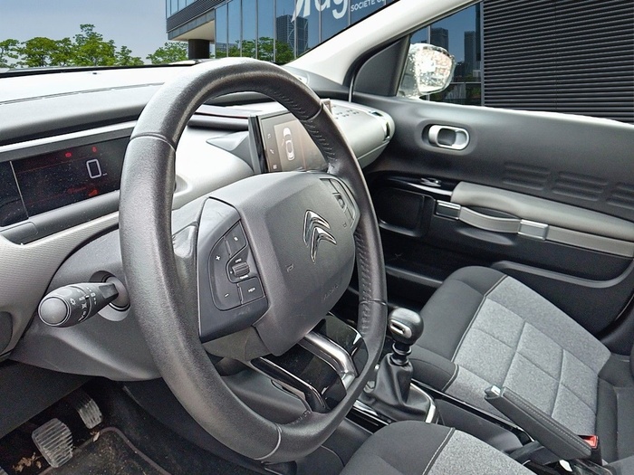 Citroen C4 Cactus BlueHDi 100 S&S C-Series 75 kW (102 CV) Vehículo usado en Madrid Citroen C4 Cactus BlueHDi 100 S&S C-Series 75 kW (102 CV) Vehículo usado en Madrid