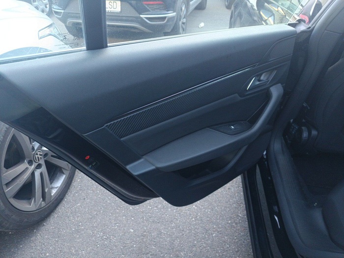 Peugeot 508 BlueHDi 130 S&S Active Pack EAT8 96 kW (130 CV) Vehículo usado en Madrid Peugeot 508 BlueHDi 130 S&S Active Pack EAT8 96 kW (130 CV) Vehículo usado en Madrid