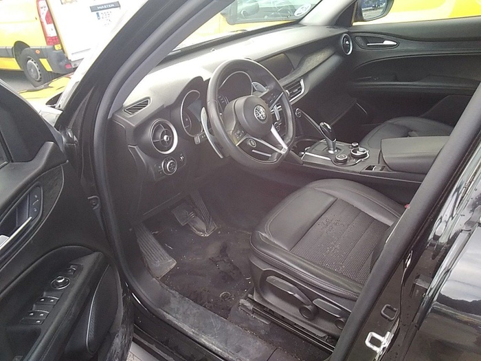 Alfa Romeo Stelvio 2.2 Diesel Executive RWD 118 kW (160 CV) Vehículo usado en Madrid Alfa Romeo Stelvio 2.2 Diesel Executive RWD 118 kW (160 CV) Vehículo usado en Madrid