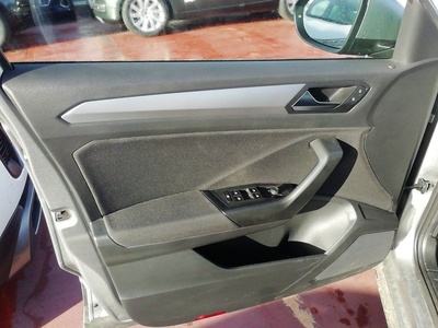 Volkswagen T-Roc Life 2.0 TDI 110 kW (150 CV) DSG 14 Volkswagen T-Roc Life 2.0 TDI 110 kW (150 CV) DSG 14