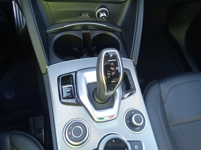 Alfa Romeo Stelvio 2.2 Diesel Sprint RWD 140 kW (190 CV) Vehículo usado en Madrid Alfa Romeo Stelvio 2.2 Diesel Sprint RWD 140 kW (190 CV) Vehículo usado en Madrid