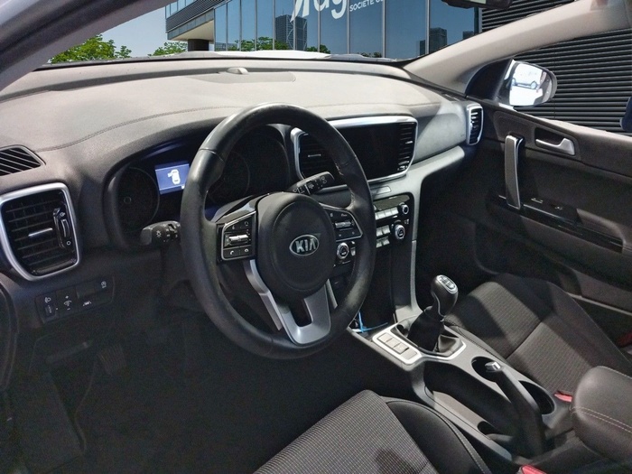 Kia Sportage 1.6 MHEV Black Edition 100 kW (136 CV) Vehículo usado en Madrid Kia Sportage 1.6 MHEV Black Edition 100 kW (136 CV) Vehículo usado en Madrid