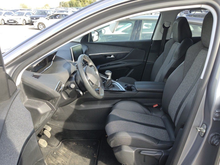 Peugeot 3008 BlueHDI 130 S&S Allure 96 kW (130 CV) Vehículo usado en Madrid Peugeot 3008 BlueHDI 130 S&S Allure 96 kW (130 CV) Vehículo usado en Madrid