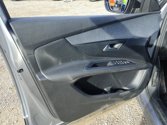 Peugeot 3008 BlueHDI 130 S&S Allure 96 kW (130 CV) Vehículo usado en Madrid Peugeot 3008 BlueHDI 130 S&S Allure 96 kW (130 CV) Vehículo usado en Madrid