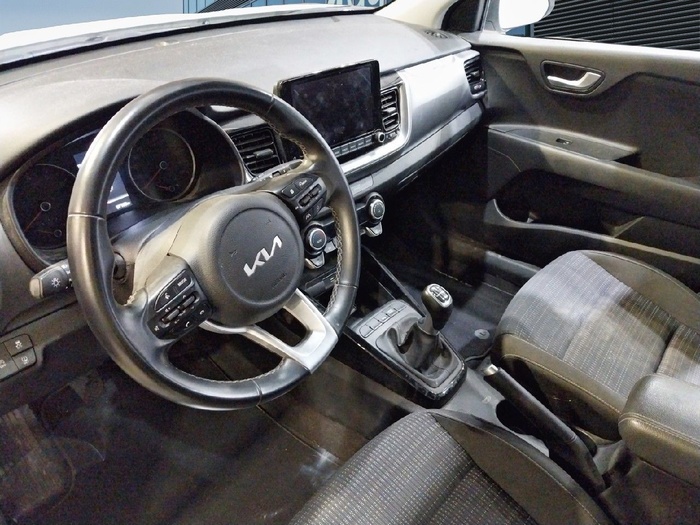 Kia Stonic 1.0 T-GDi MHEV Drive iMT 88 kW (120 CV) Vehículo usado en Madrid Kia Stonic 1.0 T-GDi MHEV Drive iMT 88 kW (120 CV) Vehículo usado en Madrid