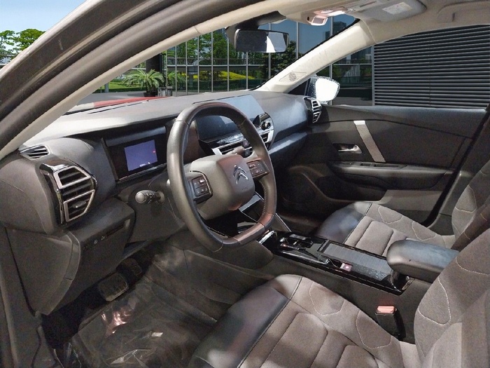 Citroen C4 X BlueHDi 130 S&S Plus EAT8 96 kW (131 CV) Vehículo usado en Madrid Citroen C4 X BlueHDi 130 S&S Plus EAT8 96 kW (131 CV) Vehículo usado en Madrid