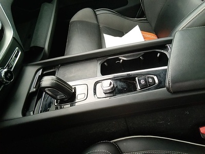 Volvo XC60 T6 Recharge R-Design AWD Auto 257 kW (350 CV) 11 Volvo XC60 T6 Recharge R-Design AWD Auto 257 kW (350 CV) 11