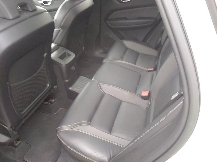 Volvo XC60 T6 Recharge R-Design AWD Auto 257 kW (350 CV) Vehículo usado en Madrid Volvo XC60 T6 Recharge R-Design AWD Auto 257 kW (350 CV) Vehículo usado en Madrid