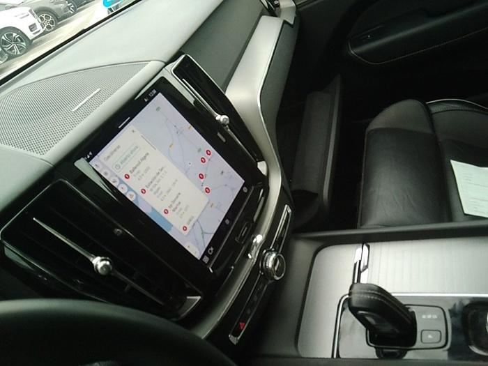 Volvo XC60 T6 Recharge R-Design AWD Auto 257 kW (350 CV) Vehículo usado en Madrid Volvo XC60 T6 Recharge R-Design AWD Auto 257 kW (350 CV) Vehículo usado en Madrid