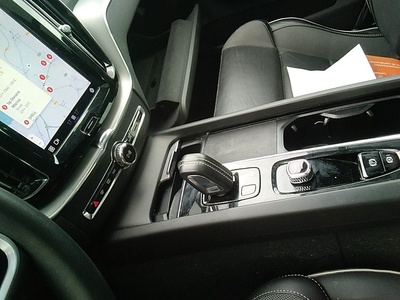 Volvo XC60 T6 Recharge R-Design AWD Auto 257 kW (350 CV) 10 Volvo XC60 T6 Recharge R-Design AWD Auto 257 kW (350 CV) 10